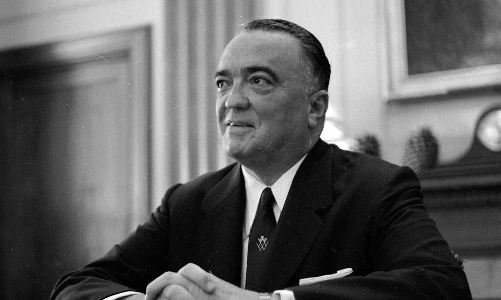 Έντγκαρ Χούβερ: O πρώην διευθυντής του FBI που «έπαιζε στα δάχτυλα» Προέδρους των ΗΠΑ αλλά δεν ακουμπούσε τη μαφία